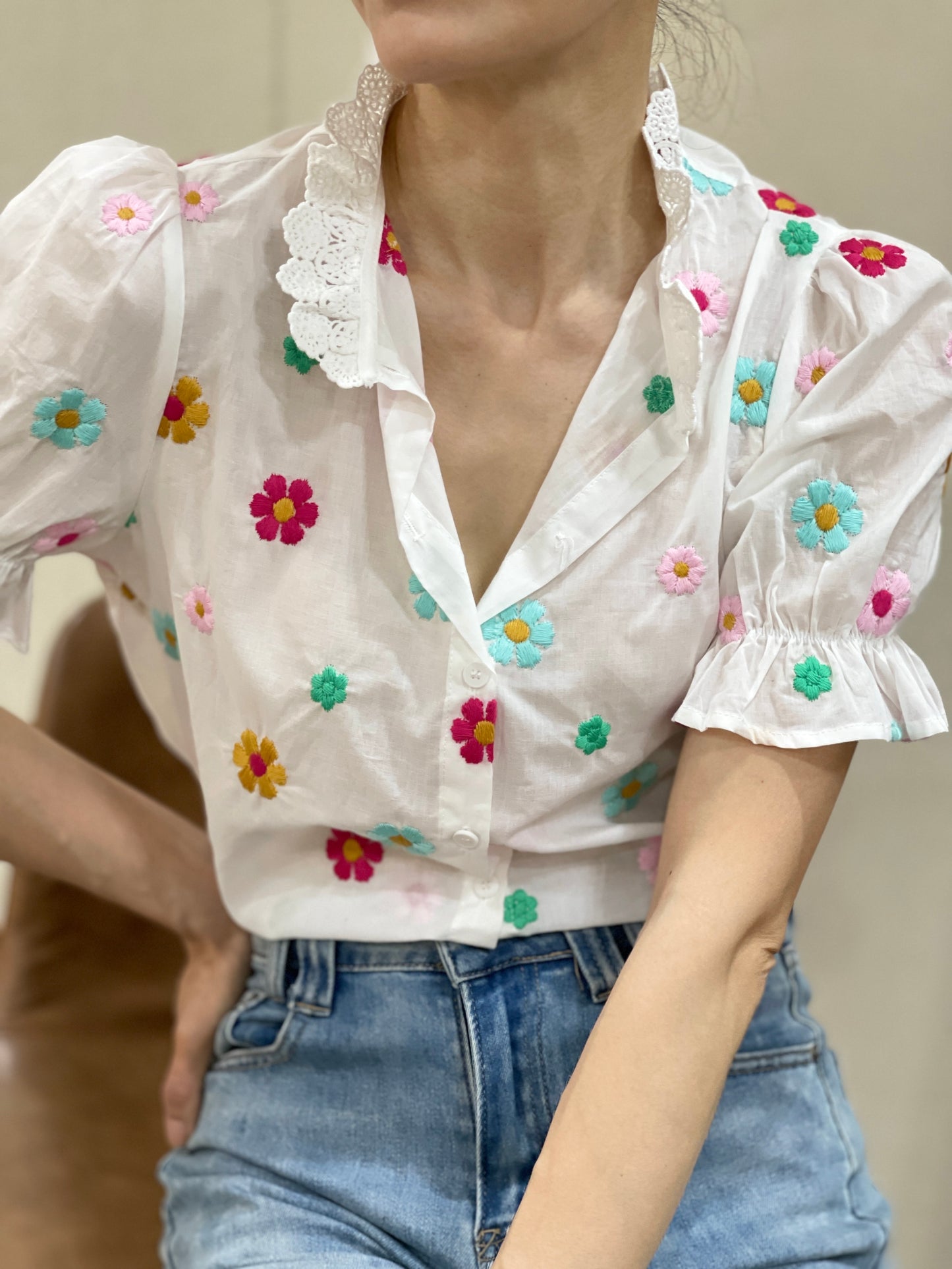 Chemise Fleurs Vives Brodées