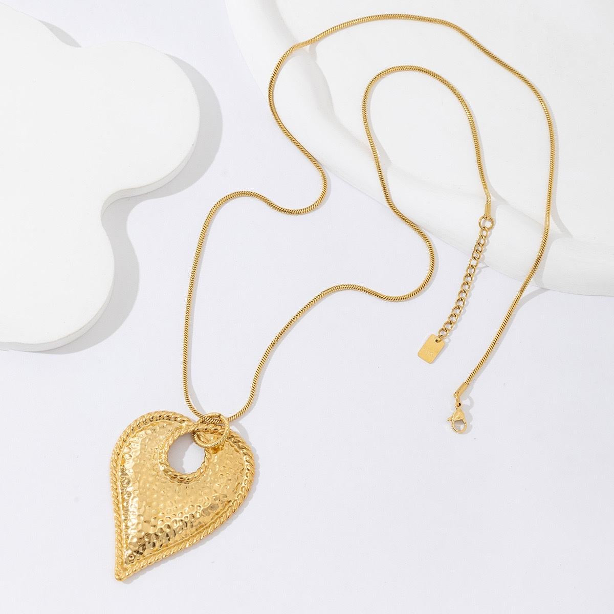 Collier Pendentif Coeur Martelé