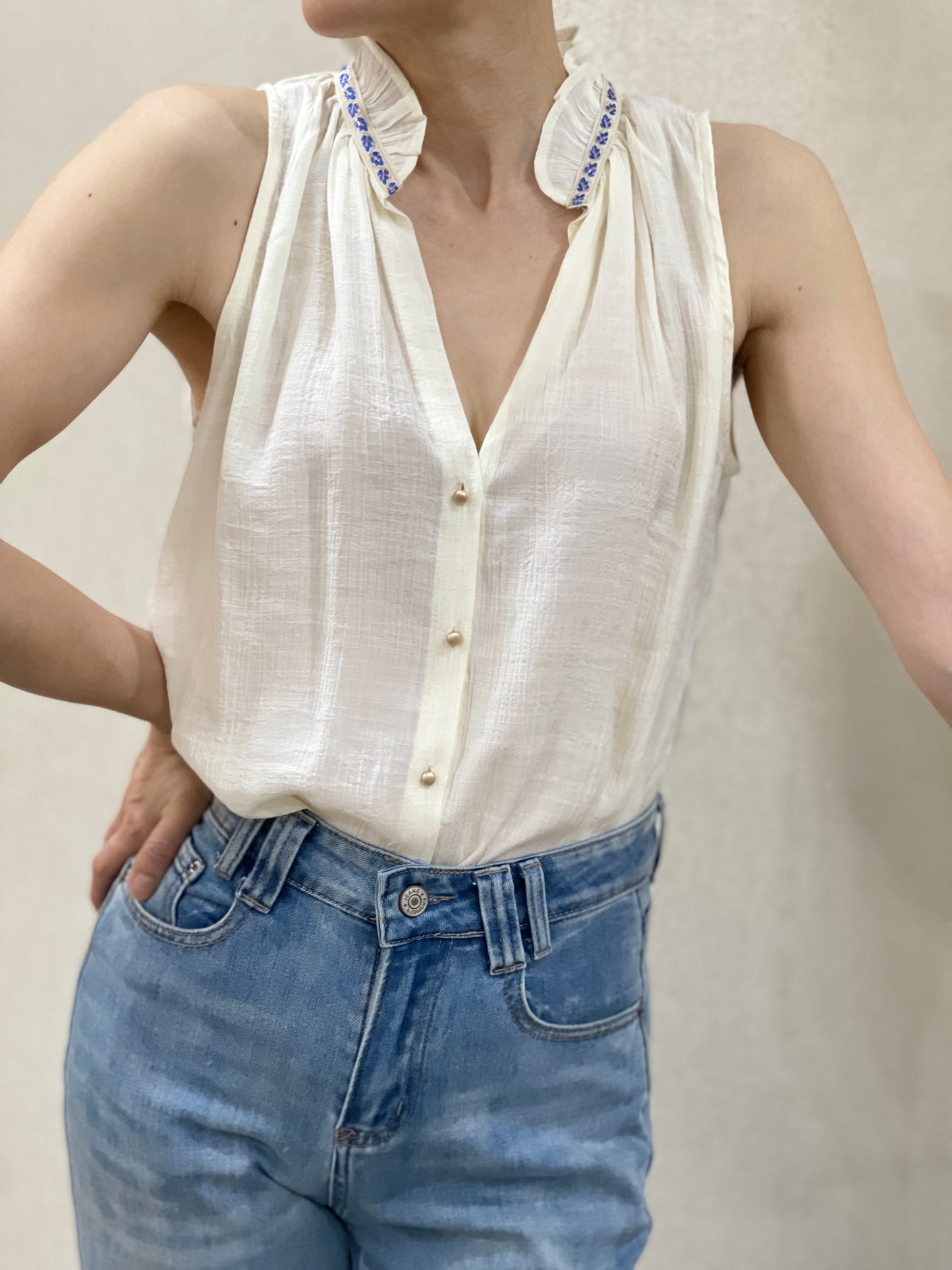 Blouse sans Manches à Col Volantée