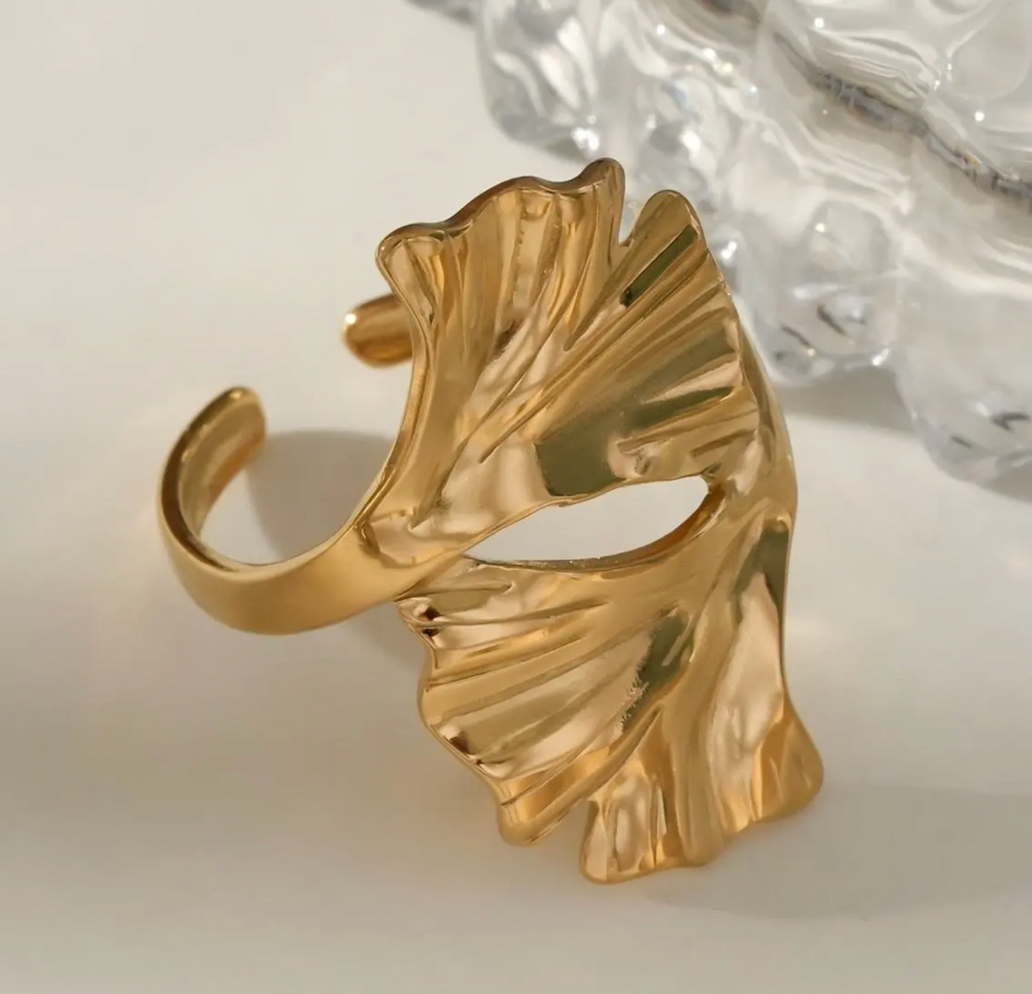 Un bijou fantaisie au design organique et raffiné