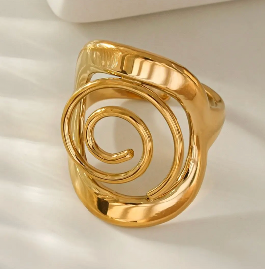 Bague Dorée Spirale – Design Moderne et Tendance