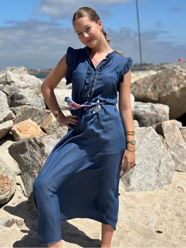 Robe longue effet denim à ceinture foulard