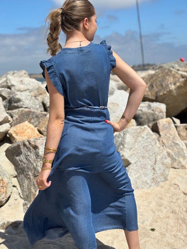 Robe longue effet denim à ceinture foulard