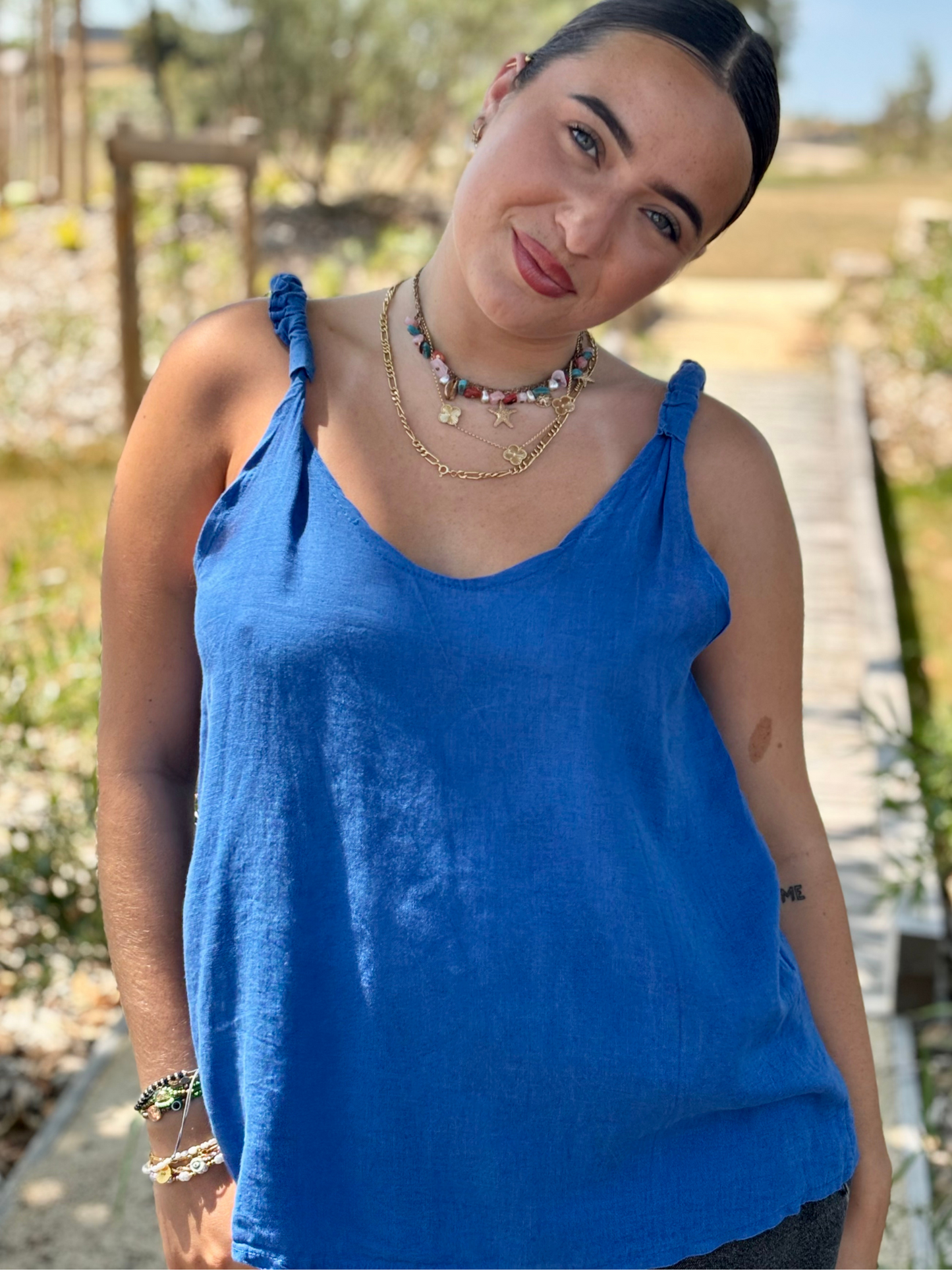 Top fluide en viscose et lin bleu roi