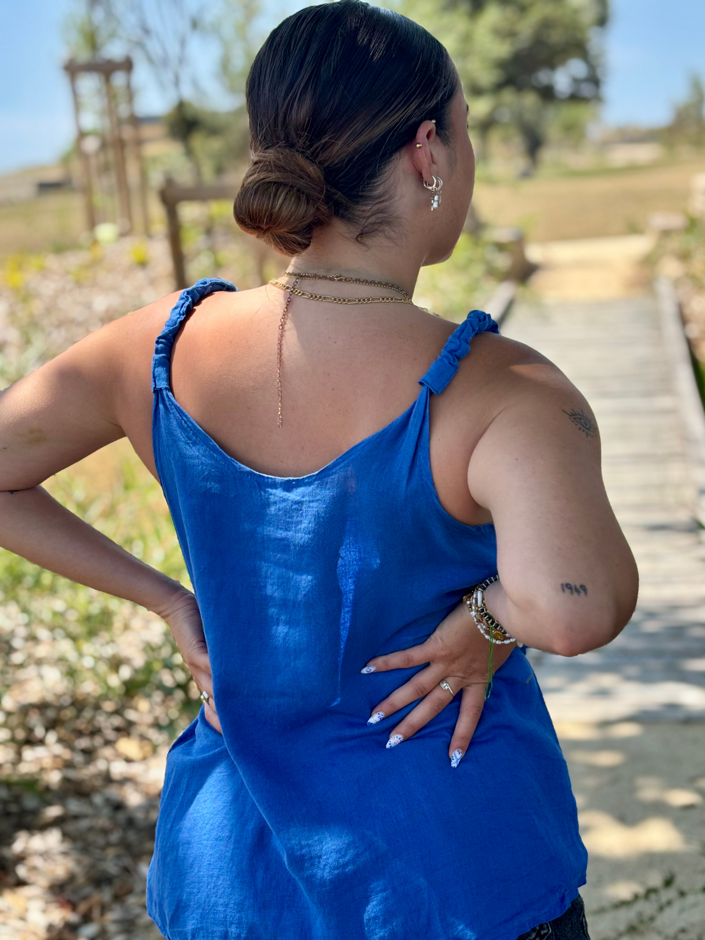 Top fluide en viscose et lin bleu roi