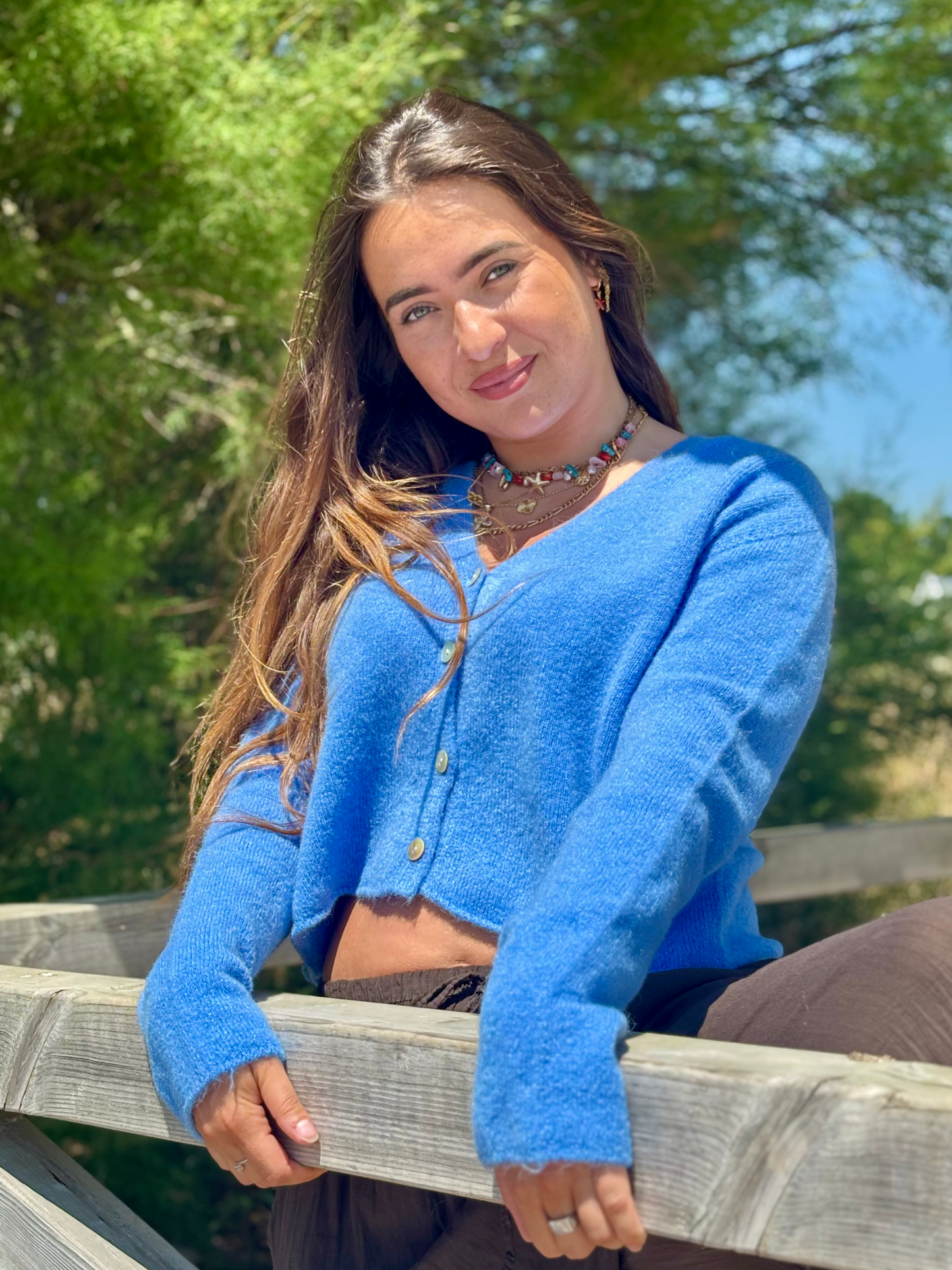 Gilet doux en maille col V bleu