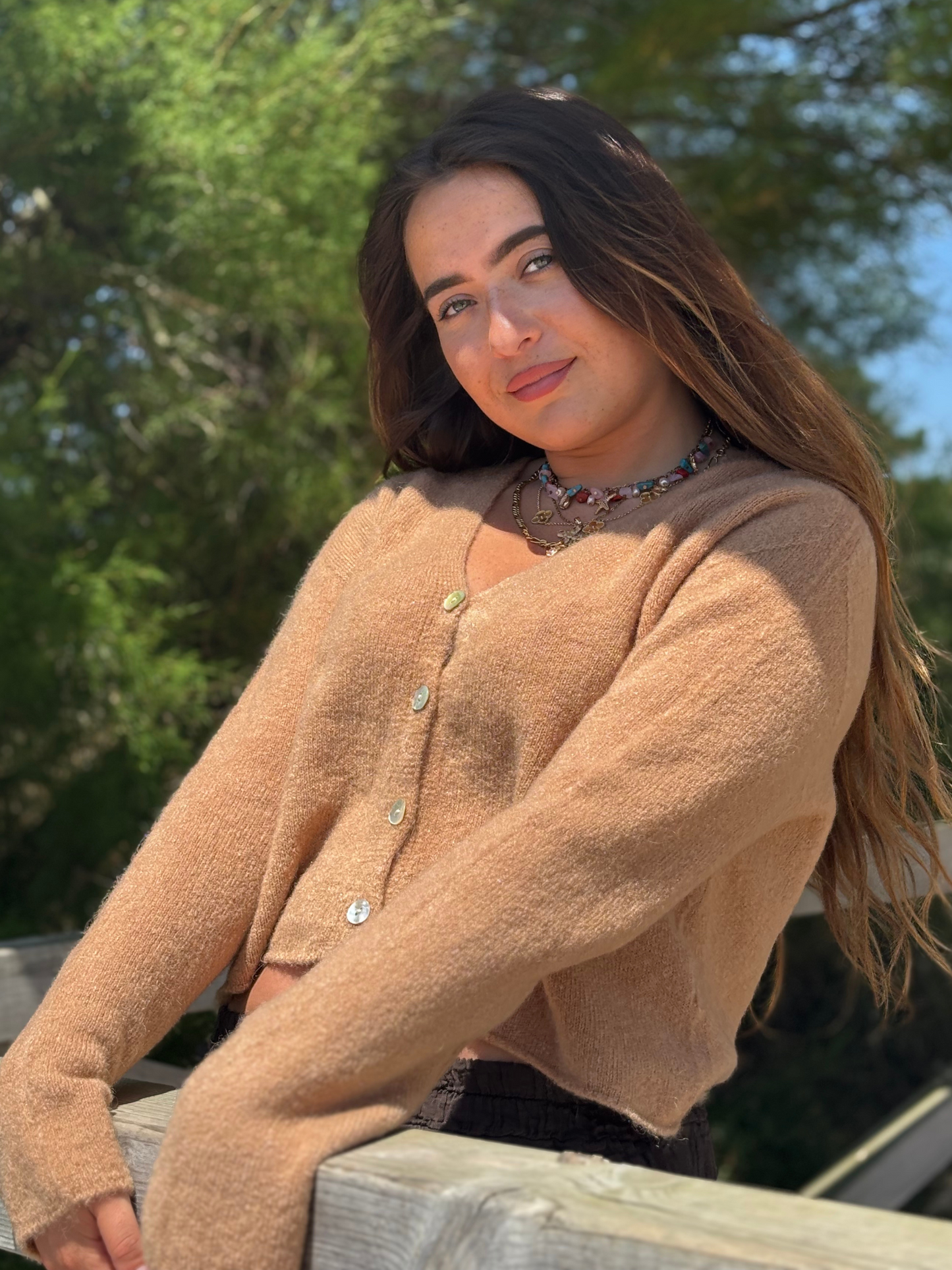 Gilet doux en maille col V camel