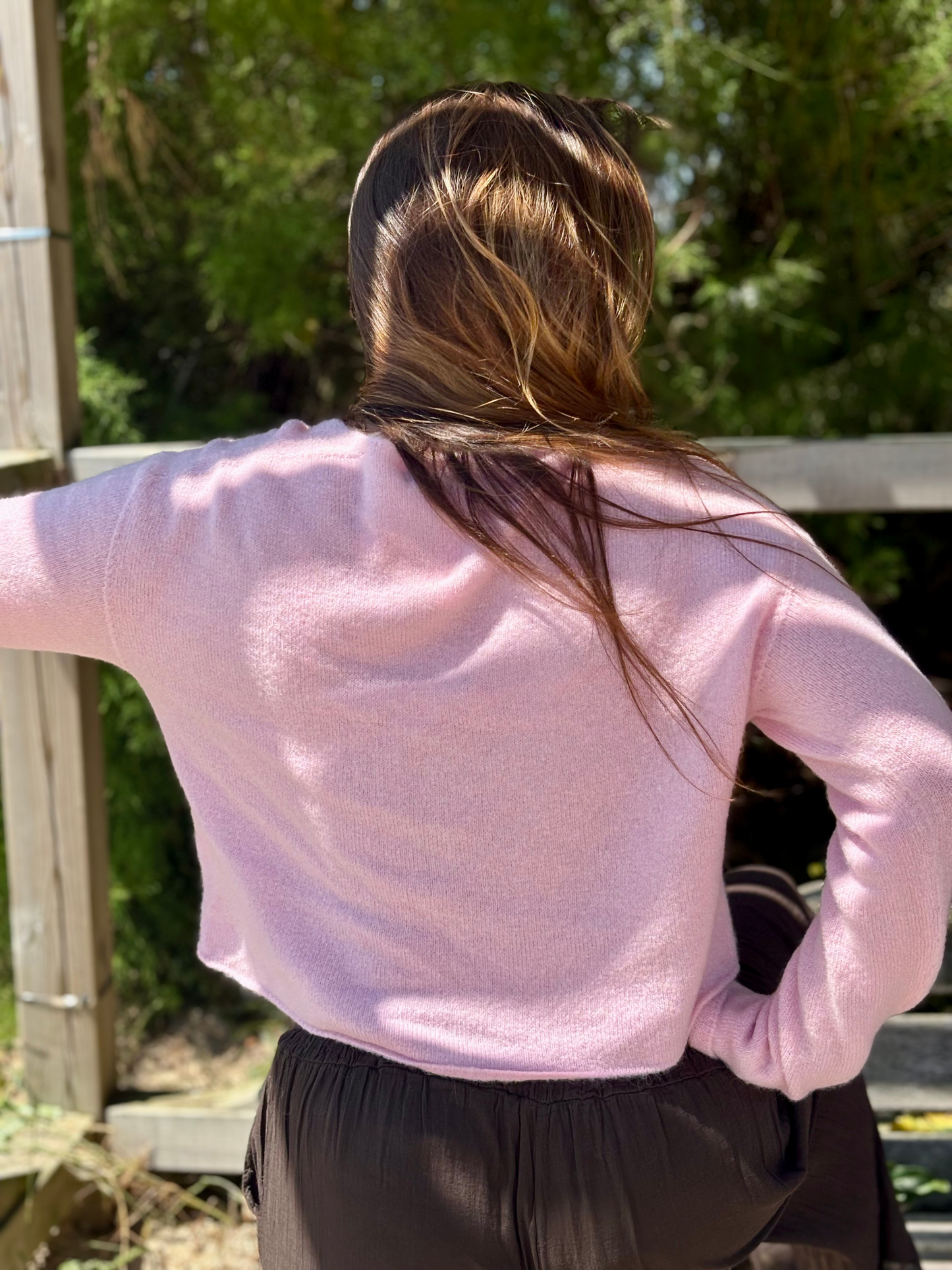 Gilet doux en maille col V rose