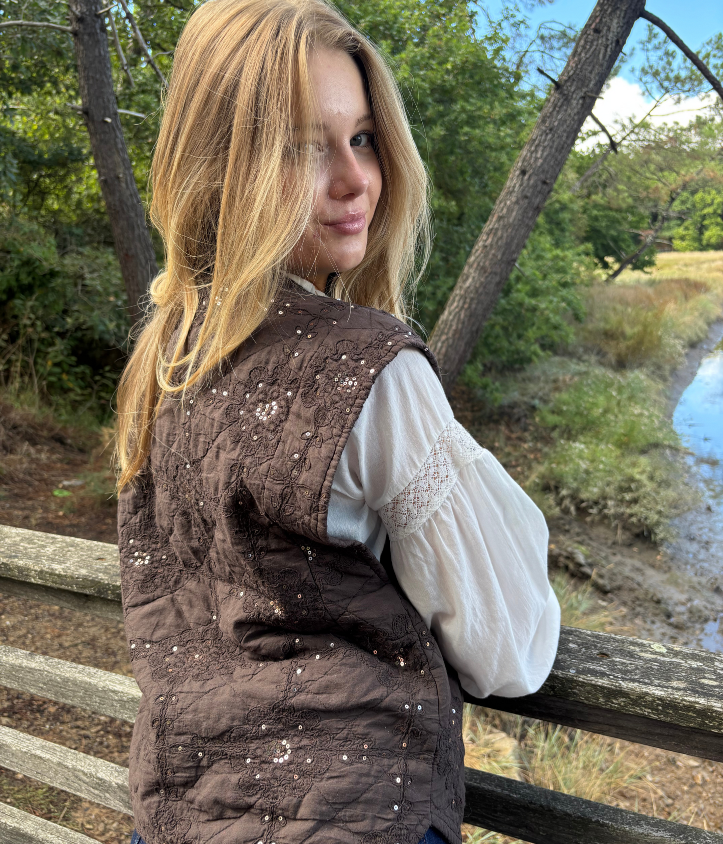 Gilet en coton brodé bohème chic