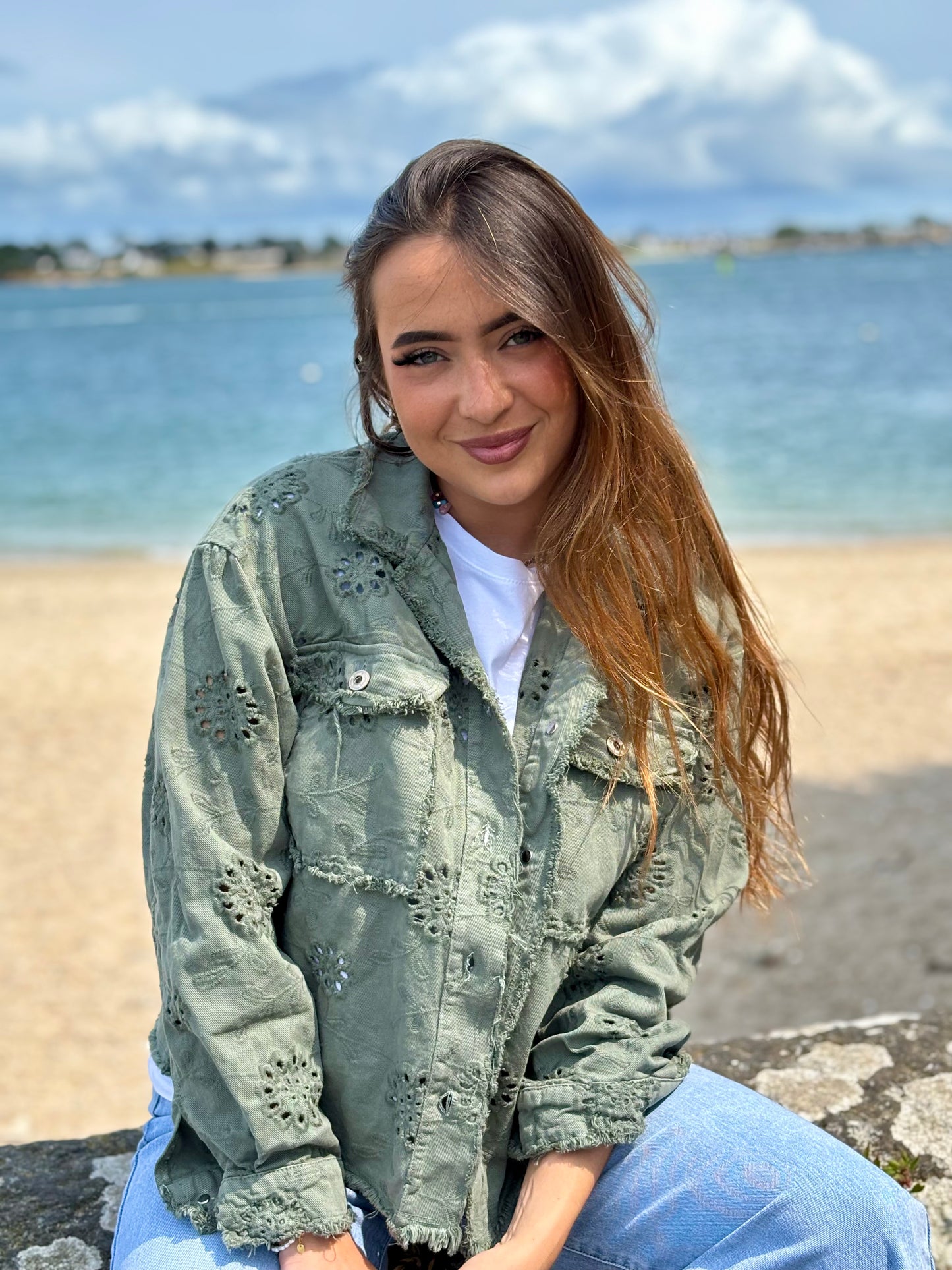Veste Brodée “Fleurs & Franges”
