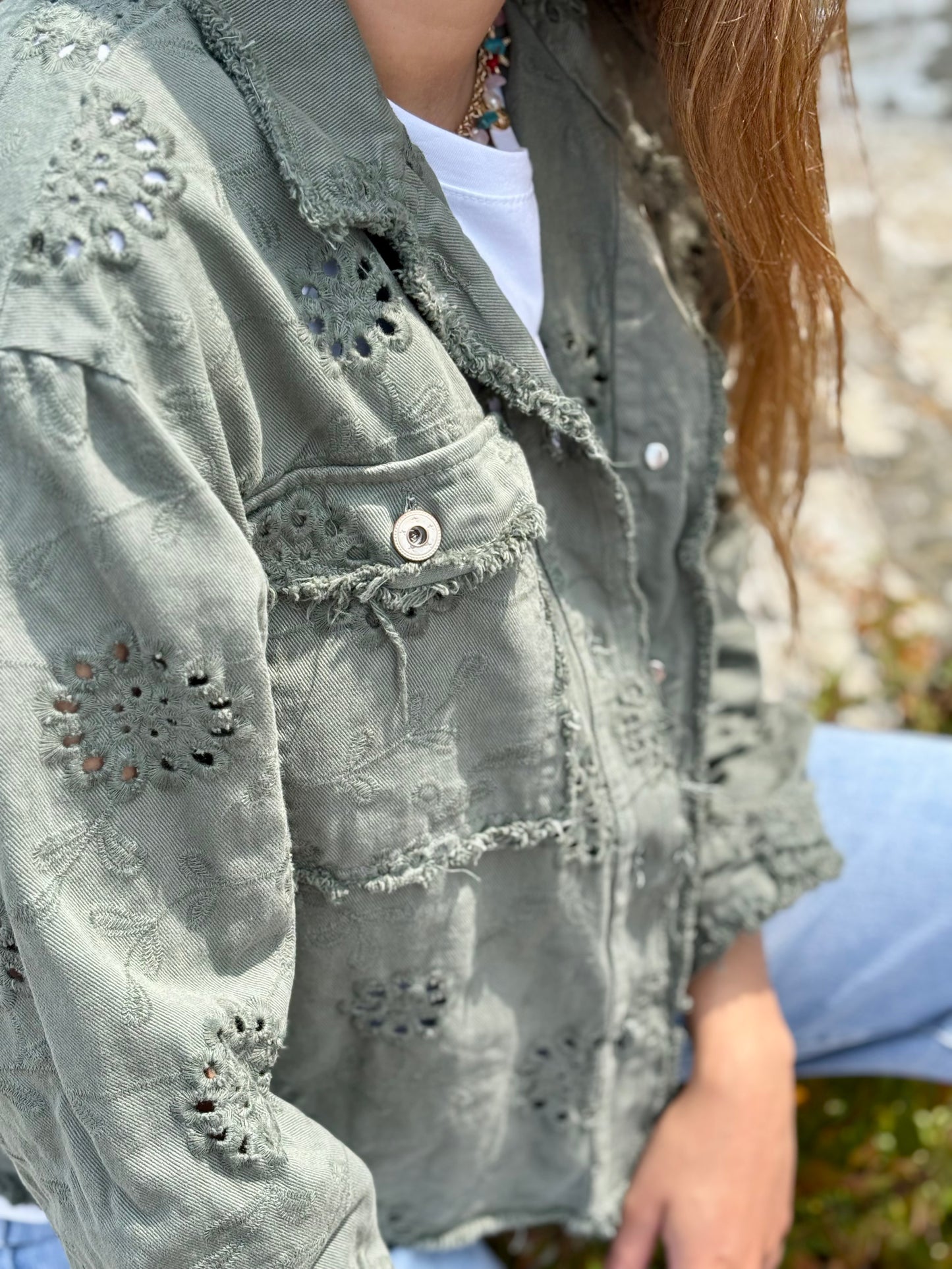 Veste Brodée “Fleurs & Franges”