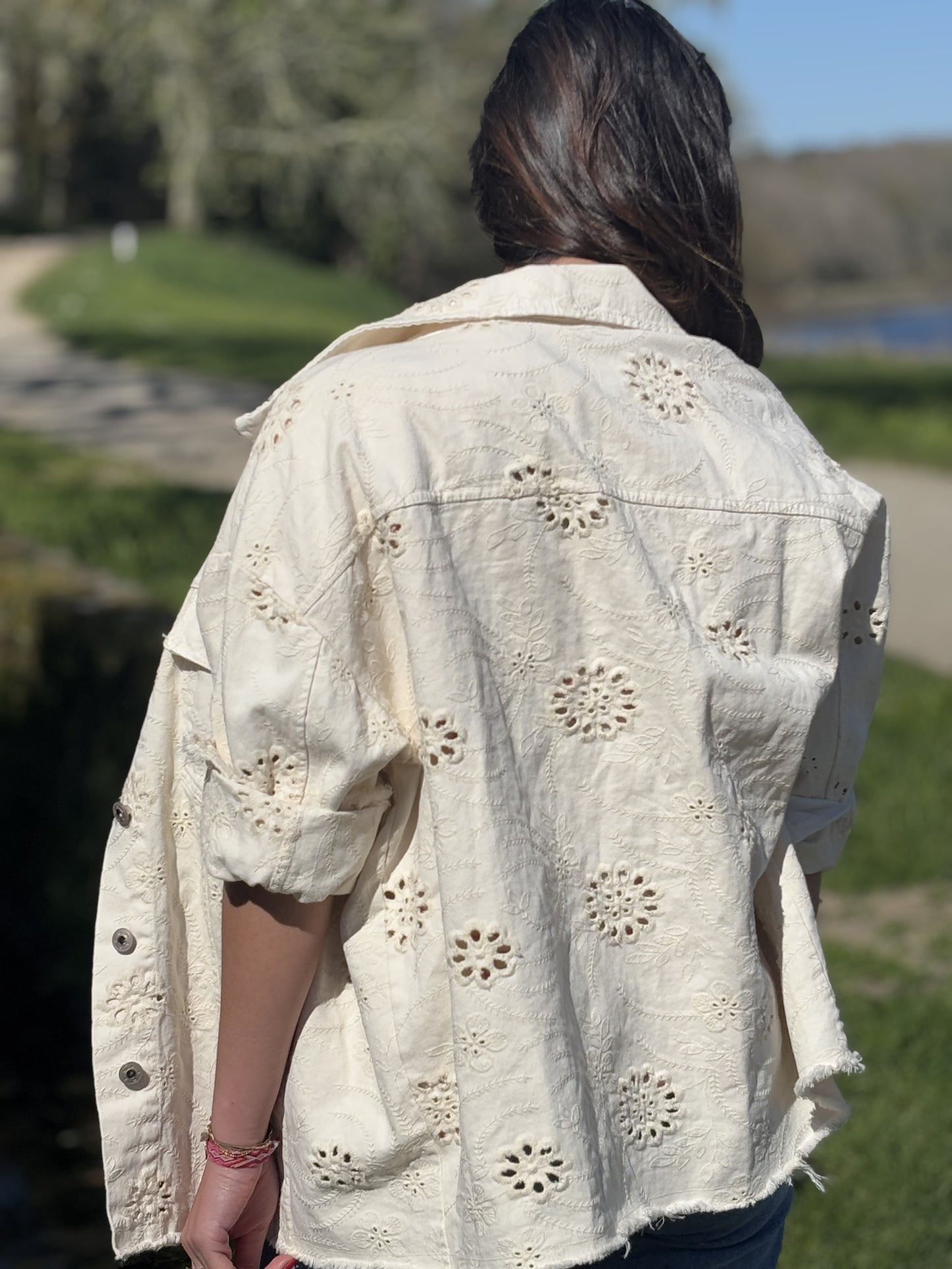 Veste Brodée en Coton “Camélia”