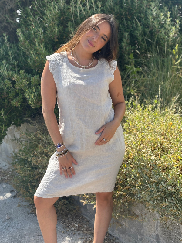 Robe en coton à épaules brodées