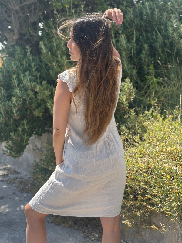 Robe en coton à épaules brodées
