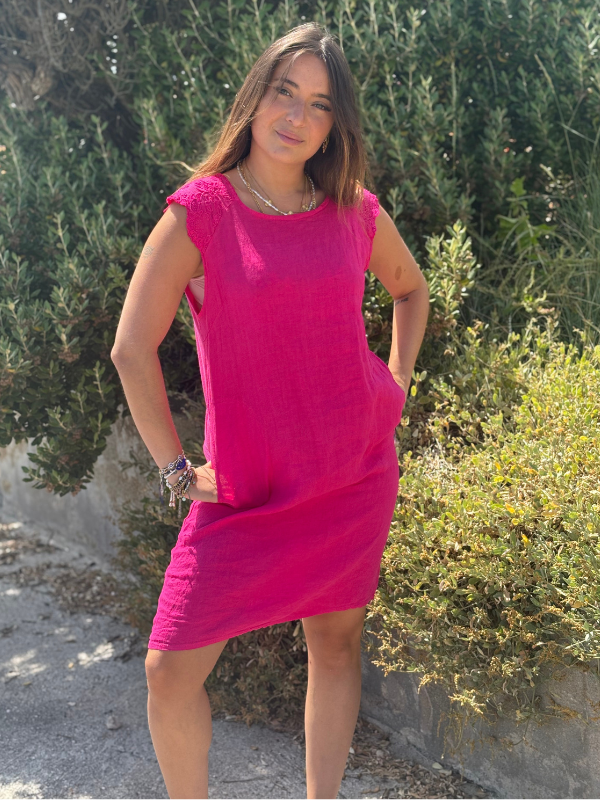 Robe en coton à épaules brodées