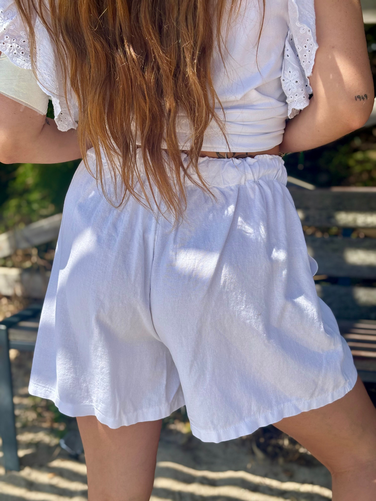 Short fluide en viscose et lin blanc