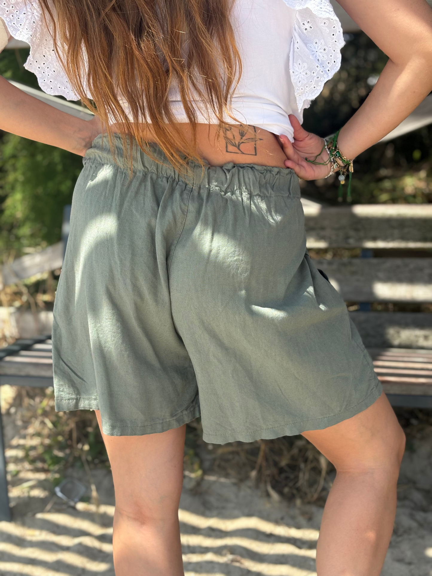 Short fluide en viscose et lin kaki
