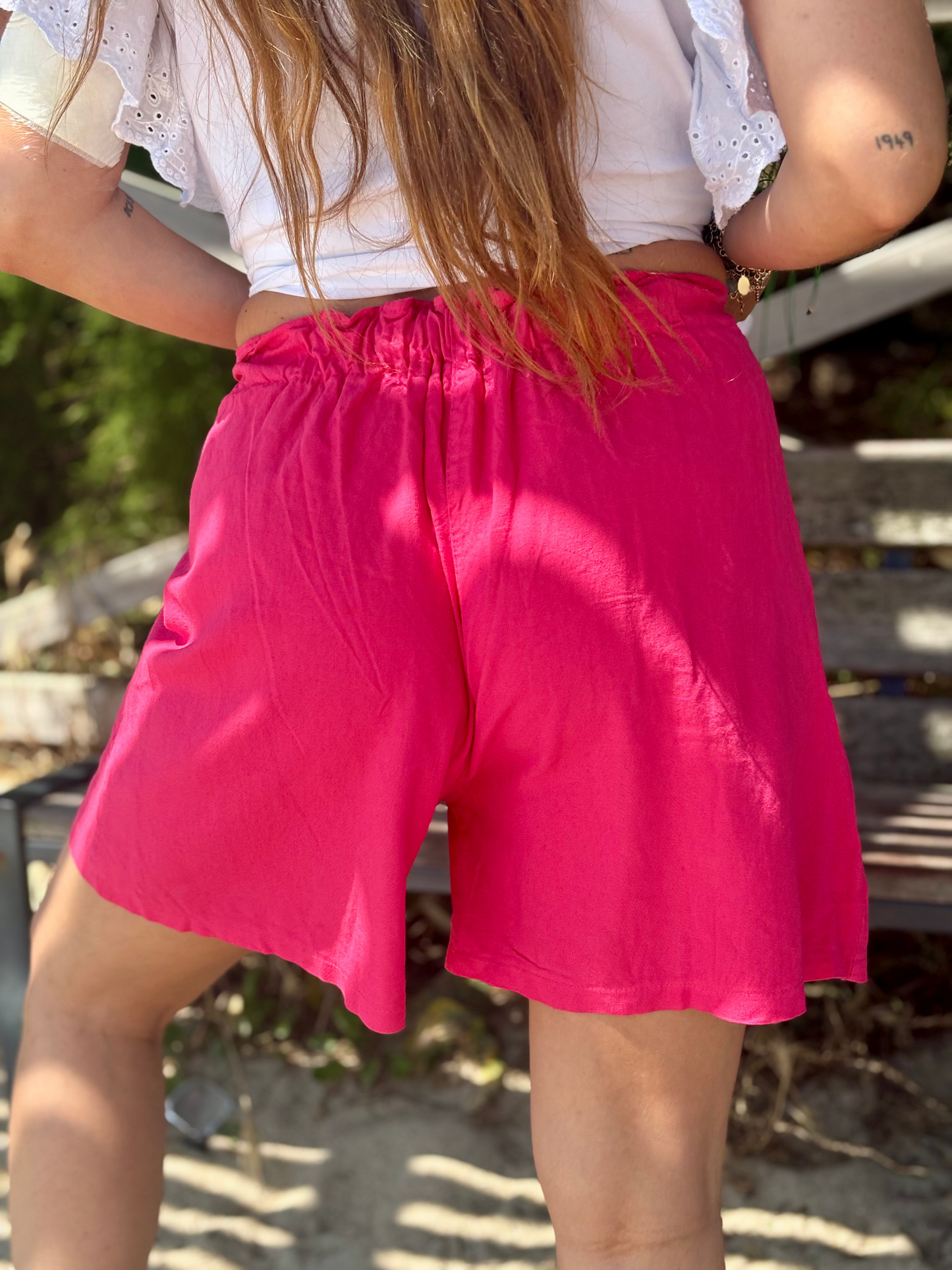 Short fluide en viscose et lin fuchsia
