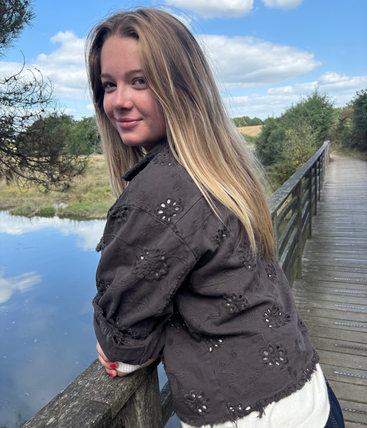 Veste Brodée “Fleurs & Franges”