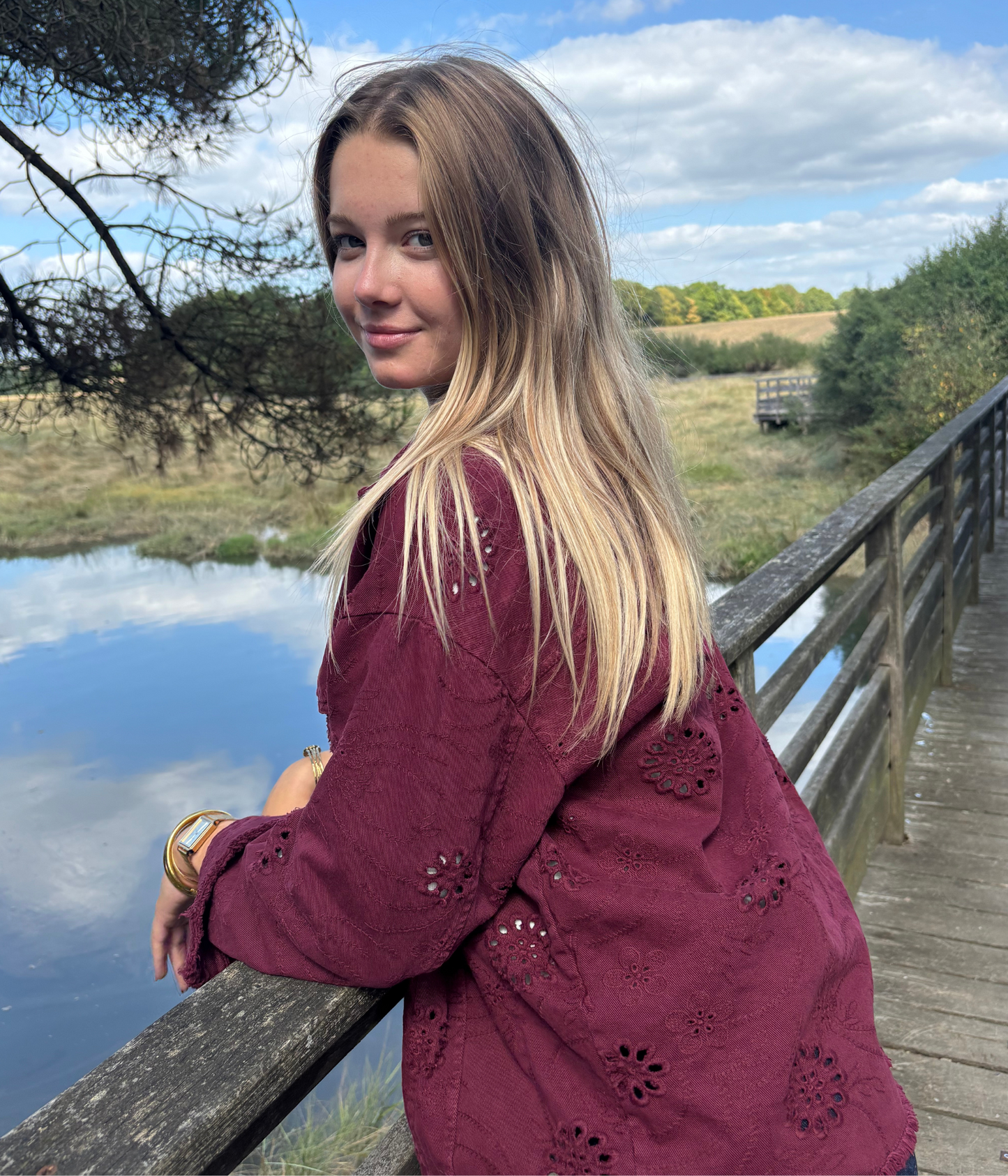 Veste Brodée en Coton “Camélia”