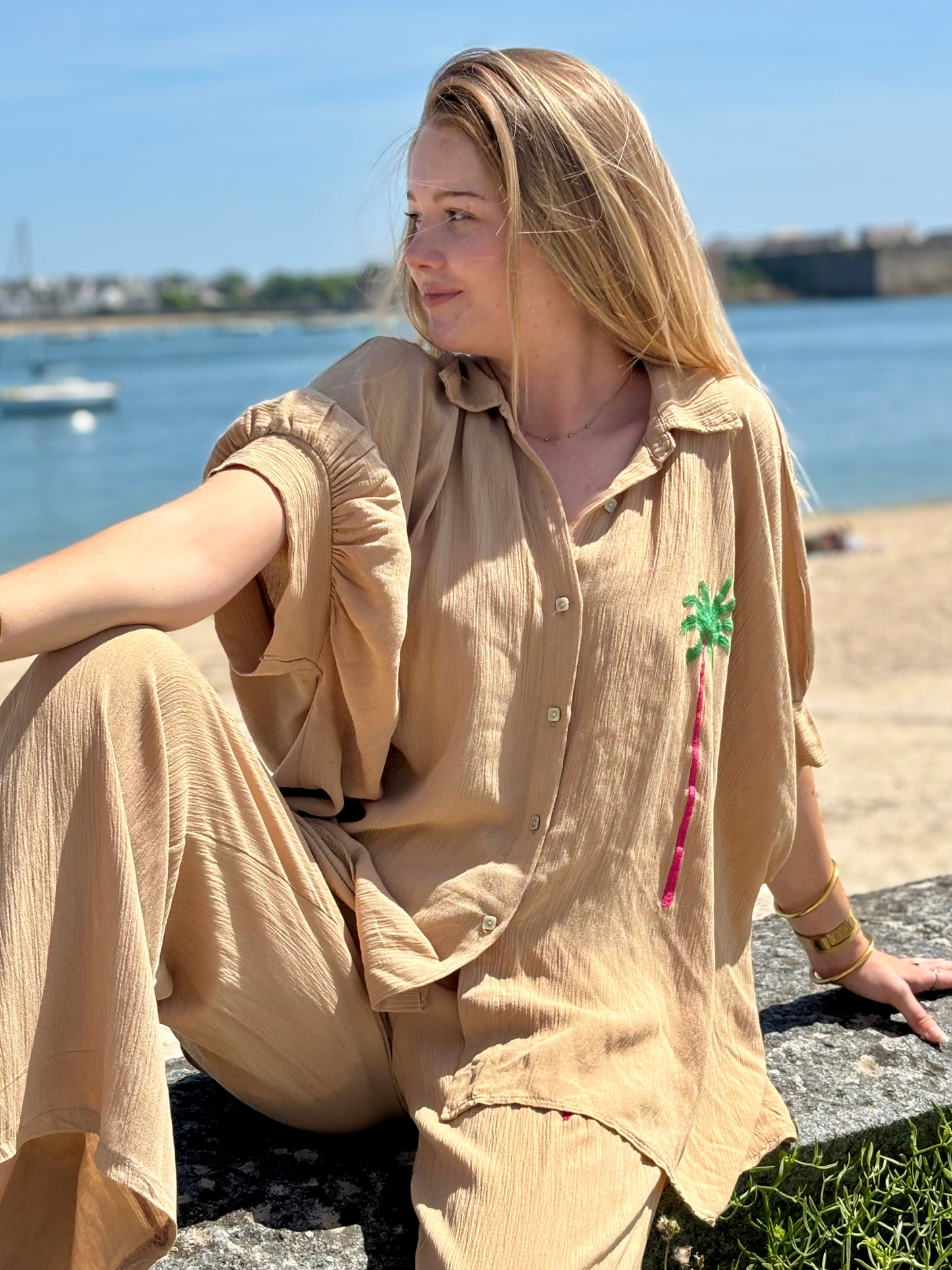 Chemise fluide brodée palmier beige