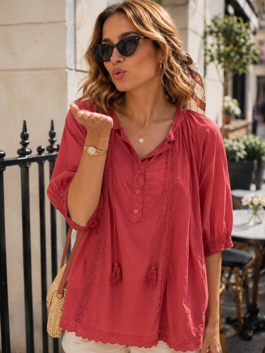Blouse Dentelle Pompons Femme