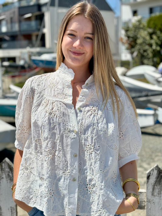 Chemise blanche broderie ajourée