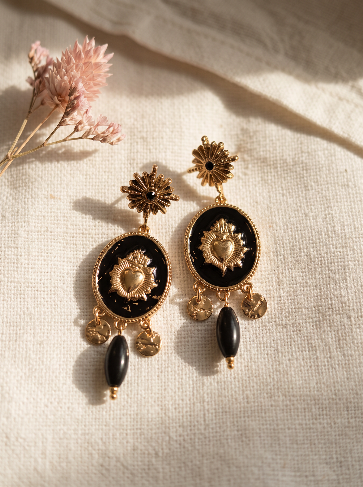 Boucle d'Oreille Cœur Sacré - Noir Doré