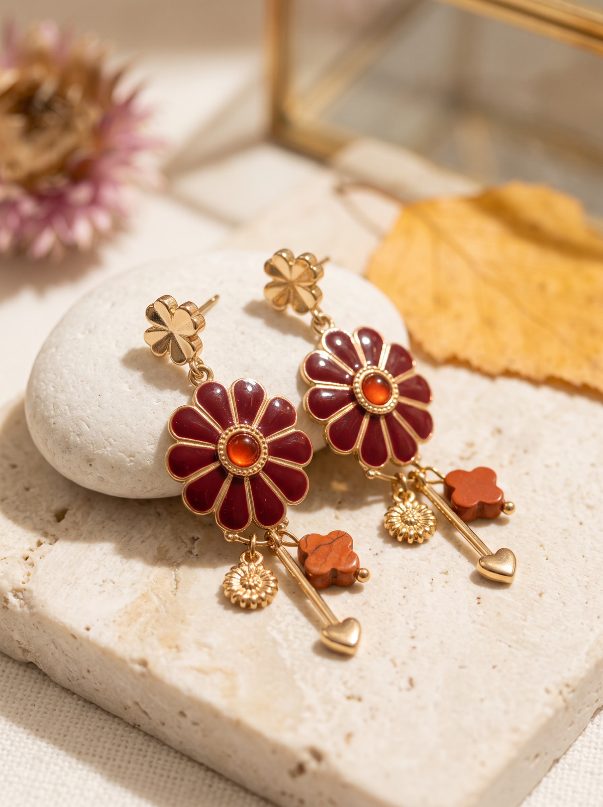 Boucles d'Oreilles Fleurs Émaillées - Bordeaux Doré
