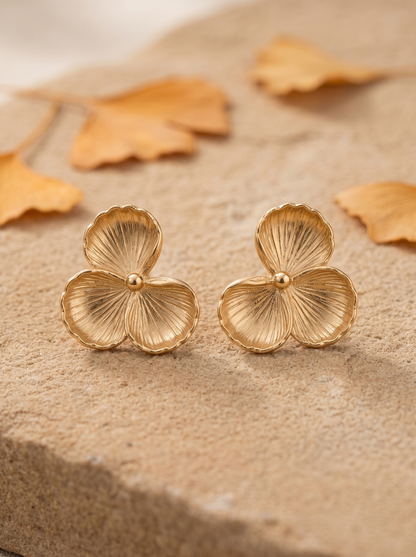 Boucles d'Oreilles Petites Fleurs Trois Pétales - Doré