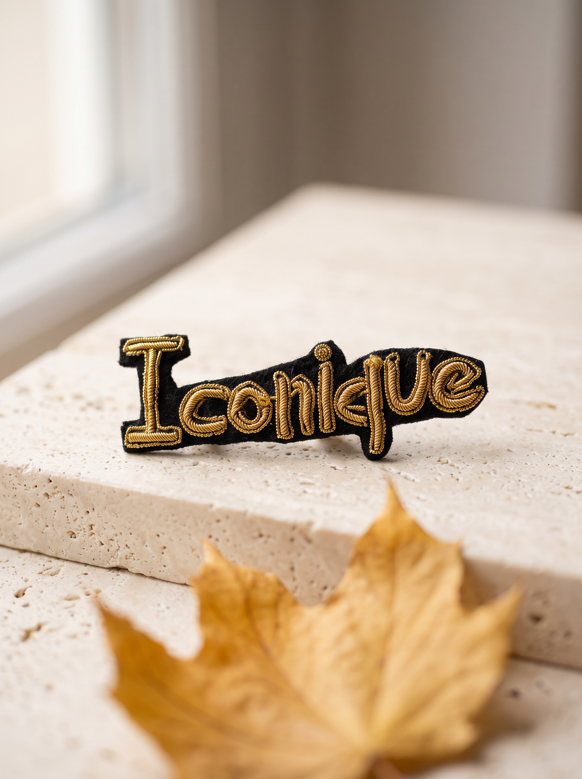 Broche Artisanale Iconique - Doré