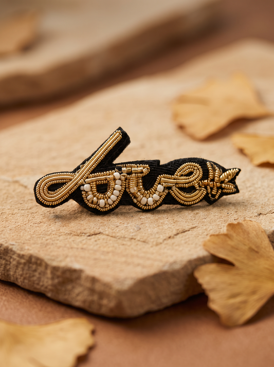 Broche Artisanale Love - Jaune Doré