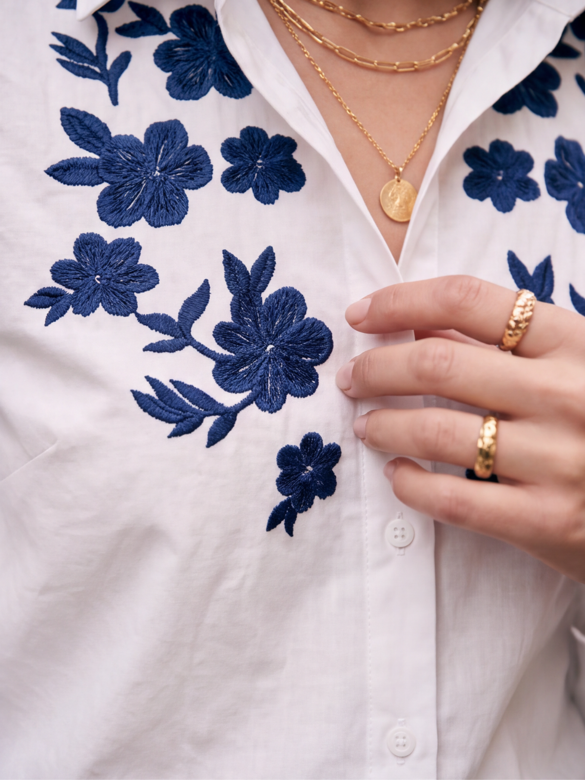 Chemise blanche brodée fleurs marine Eugénie - Hippie Chic, photo 2