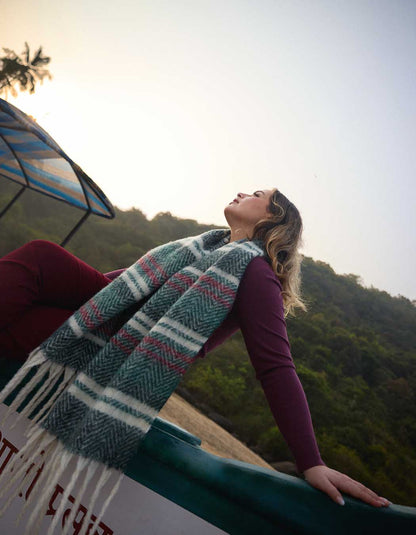 Écharpe Kundra Stripe portée, La Fiancée du Mékong - Hippie Chic