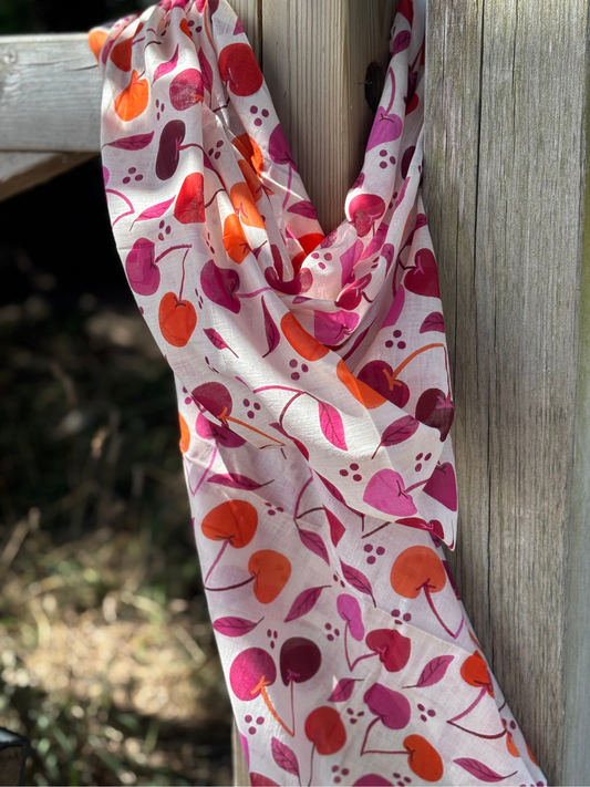 Foulard en coton cerises et cœurs 