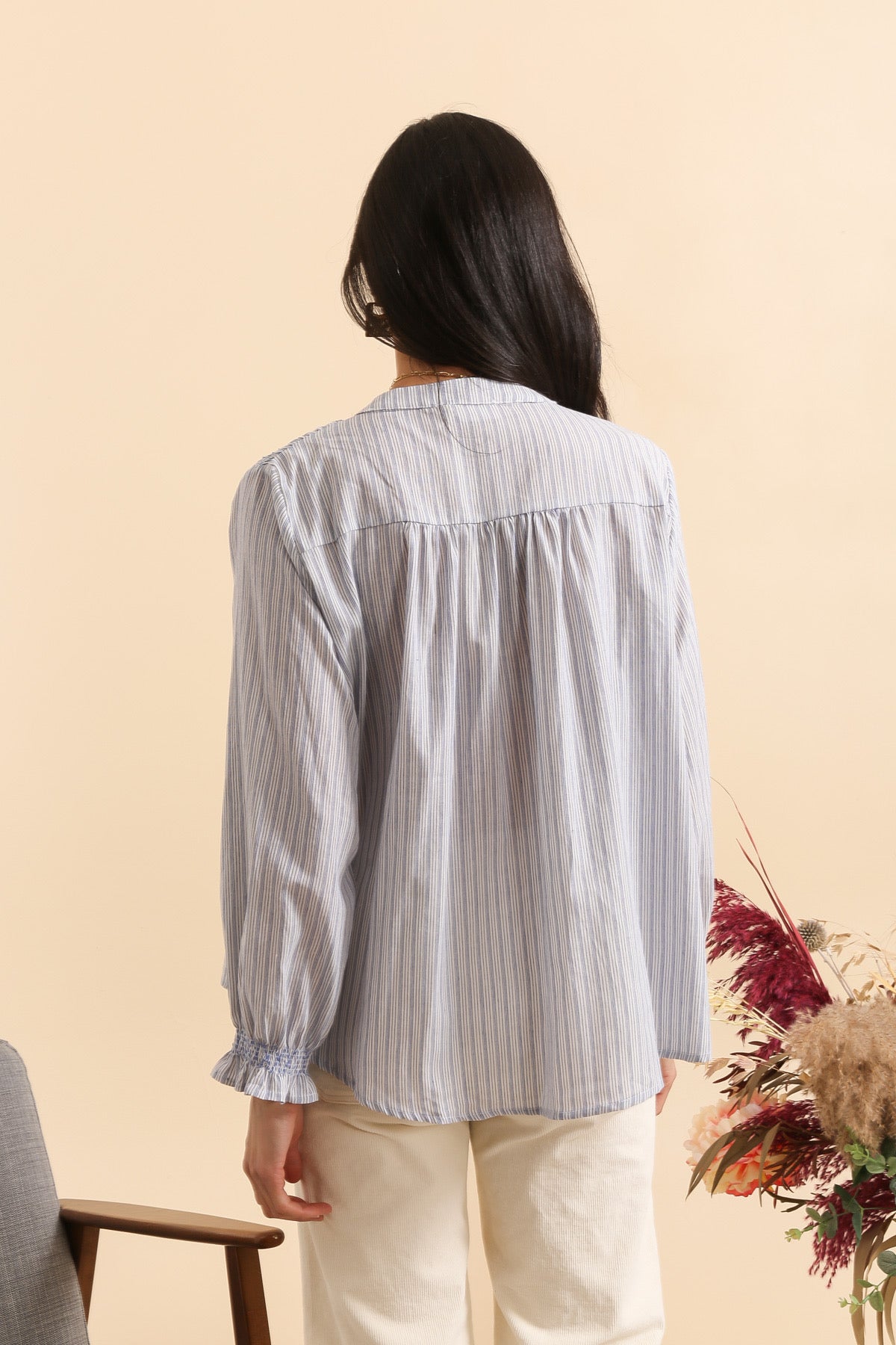 Chemise en Coton Rayée et Smocks Délicats