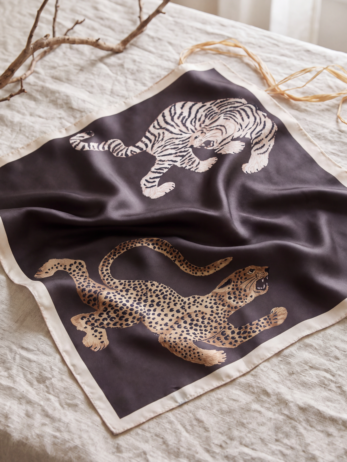 Foulard Carré Léopard Noir