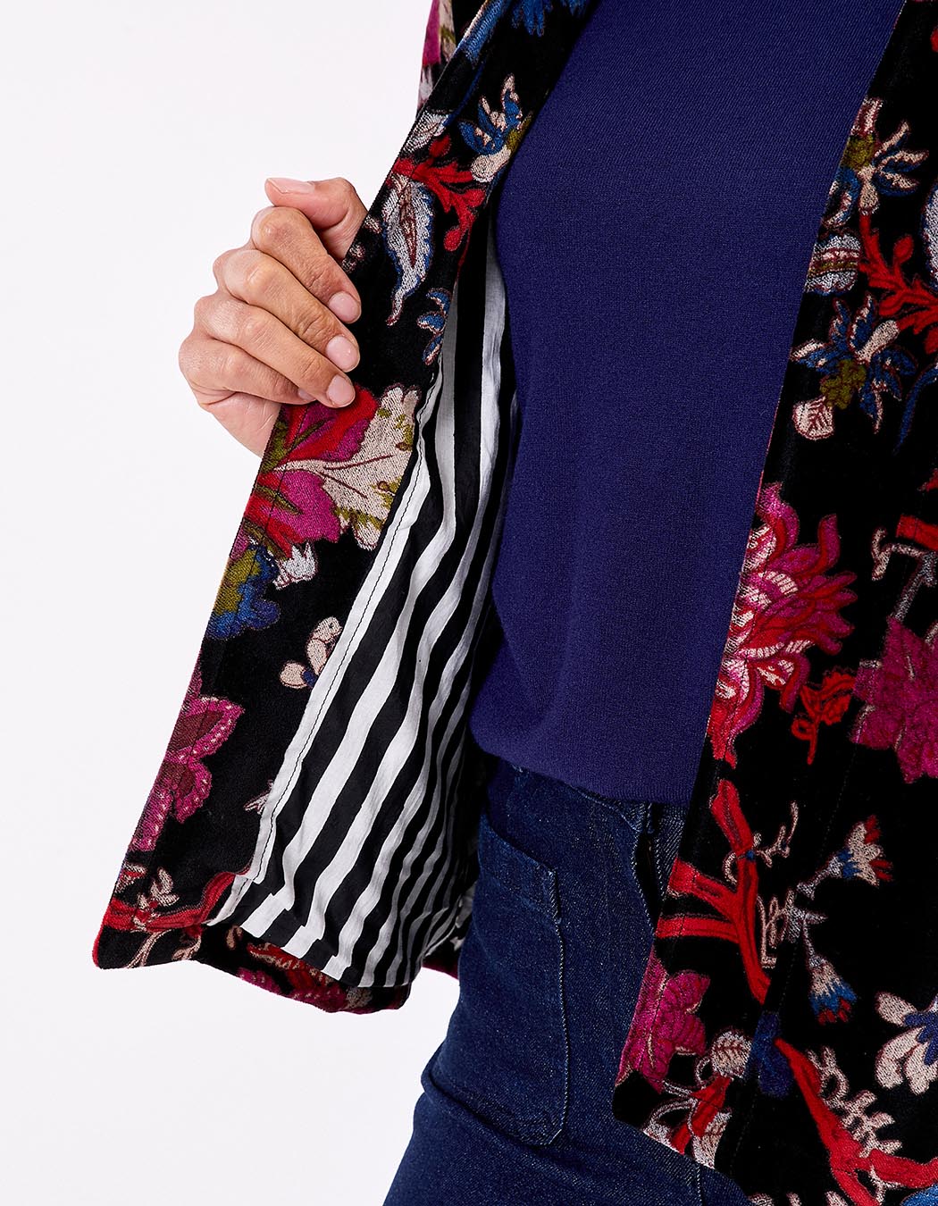 Kimono Dharma Floral noir, vue de dos - La Fiancée du Mékong