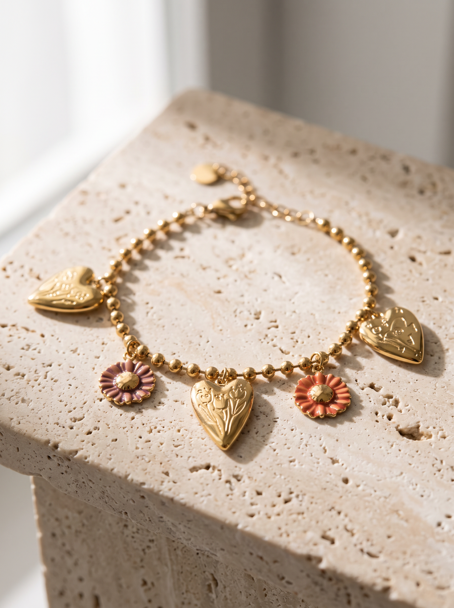 Bracelet Cœurs Gravés et Fleurs