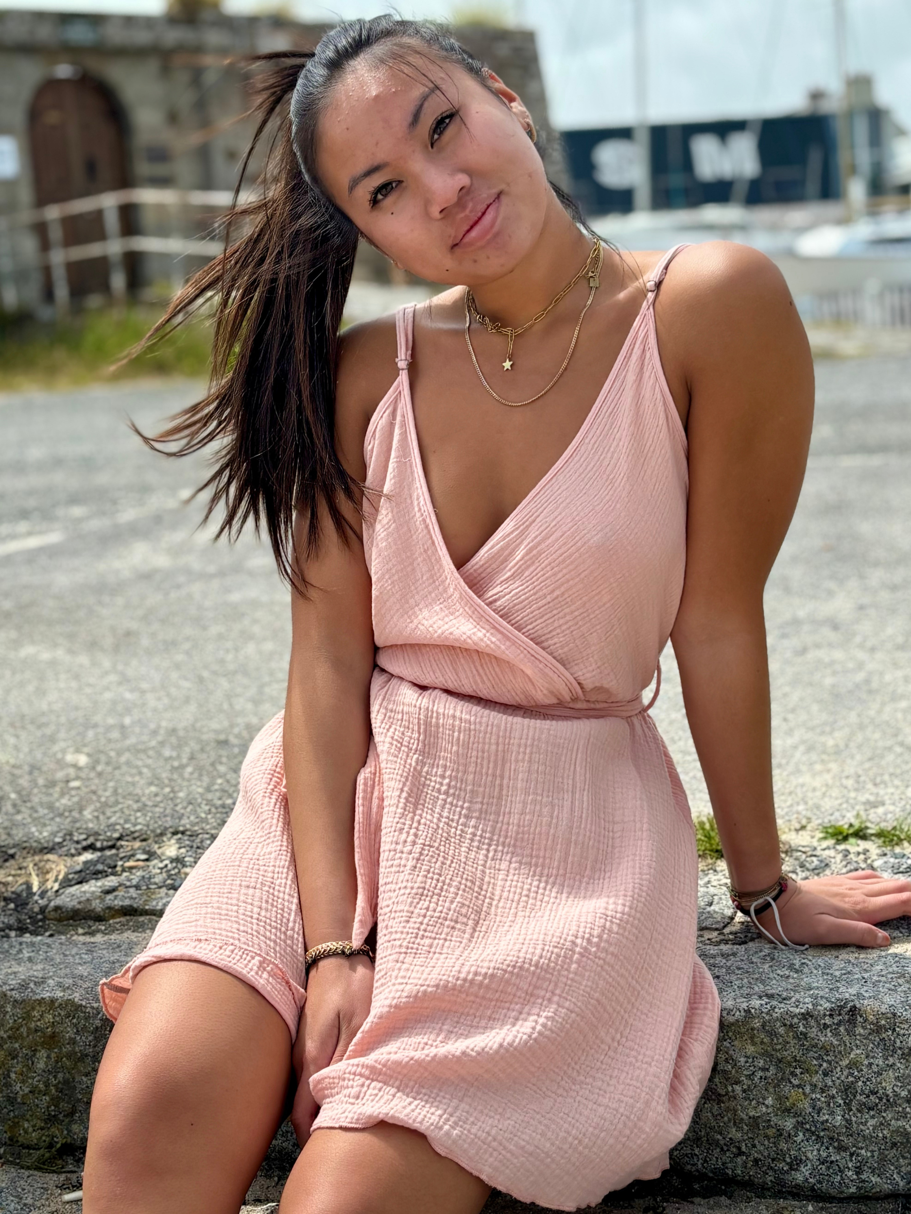 Robe Courte Col V