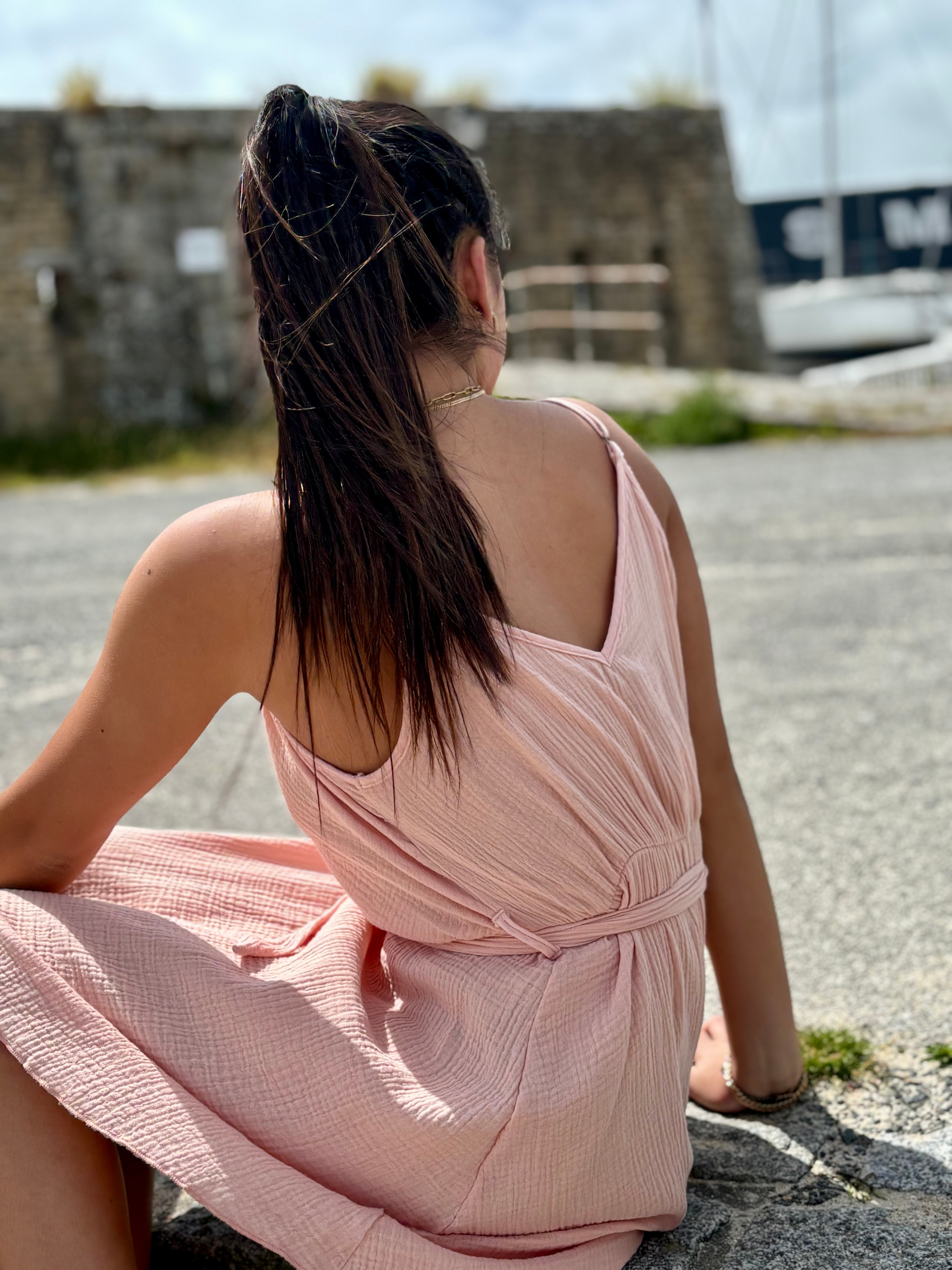 Robe Courte Col V