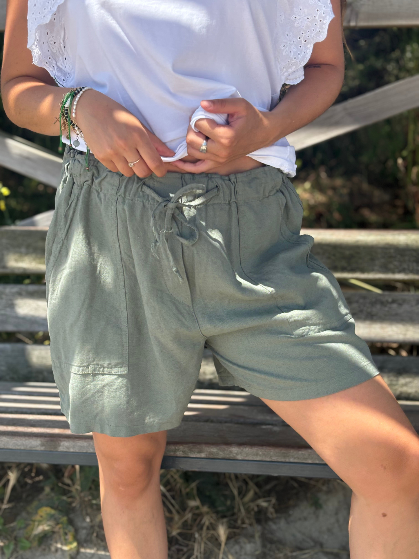 Short fluide en viscose et lin kaki