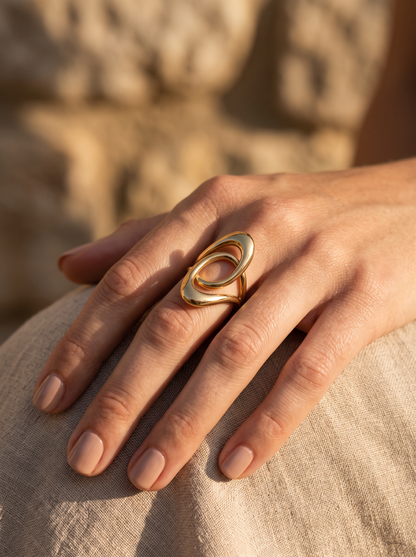 Bague double ovale dorée, deux anneaux imbriqués polis miroir