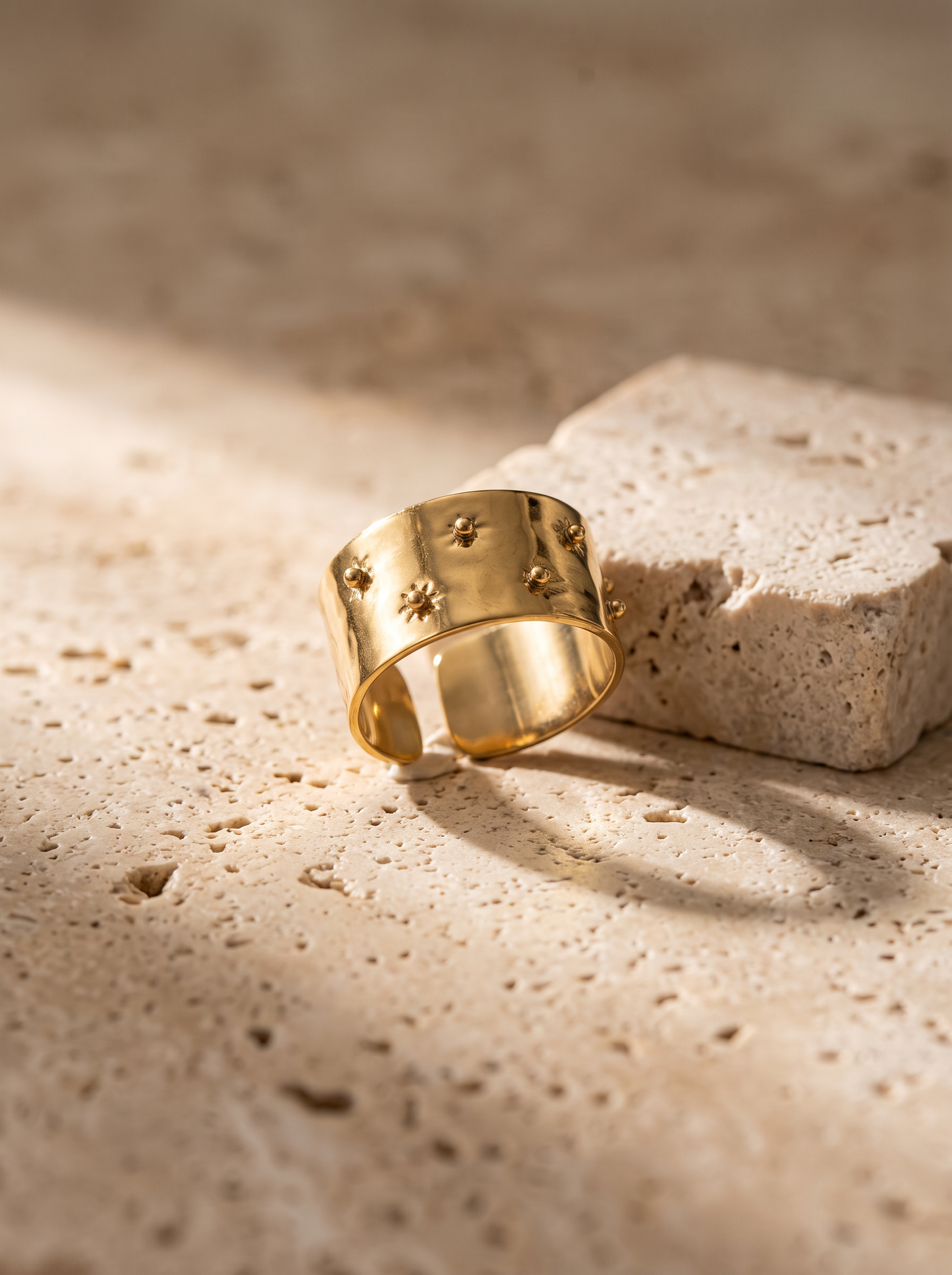 Bague fine à motif soleils dorés, acier inoxydable ajustable