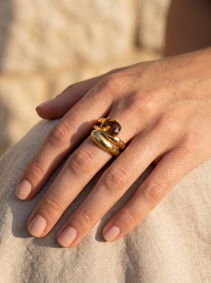 Bague toi et moi dorée, cristal facetté ambre et goutte polie