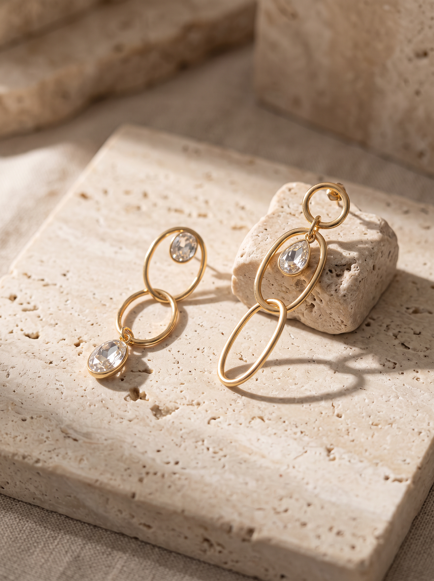 Boucles pendantes de 8 cm, anneaux ovales dorés articulés
