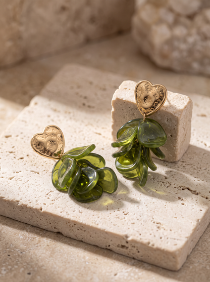 Boucles cœur et pétales en coloris vert, 5,5 cm