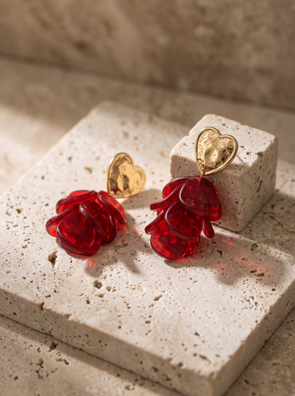 Boucles cœur et pétales en coloris rouge, 5,5 cm