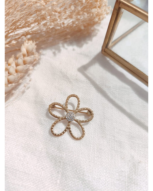 Broche petite fleur dorée