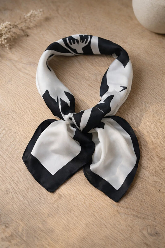 Carré de Foulard Graphique Chic